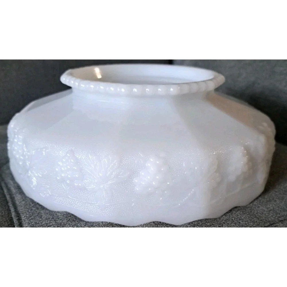 Vintage‎ Anchor Hocking Fire King Milk Glass Grape Vine Pedestal Bowl 10